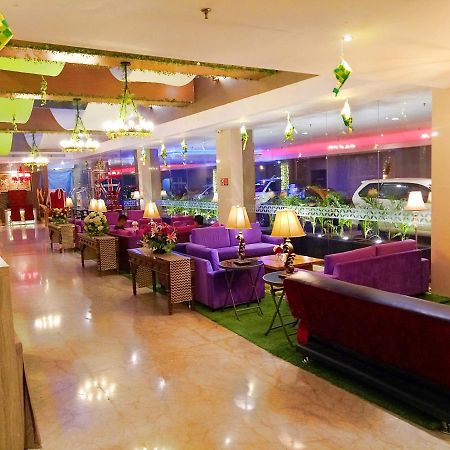 Maestro Hotel Kota Baru Pontianak Esterno foto