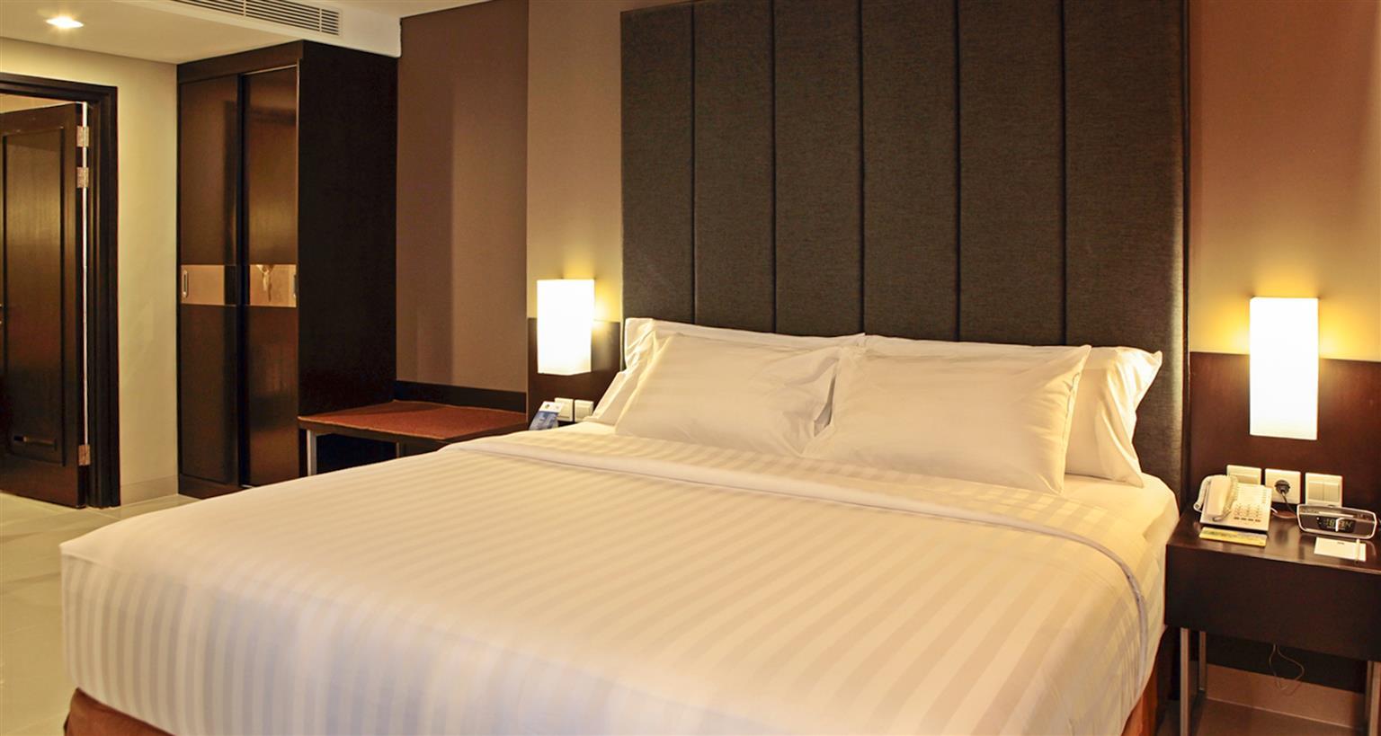 Maestro Hotel Kota Baru Pontianak Esterno foto