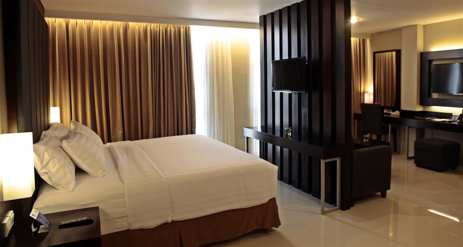 Maestro Hotel Kota Baru Pontianak Esterno foto