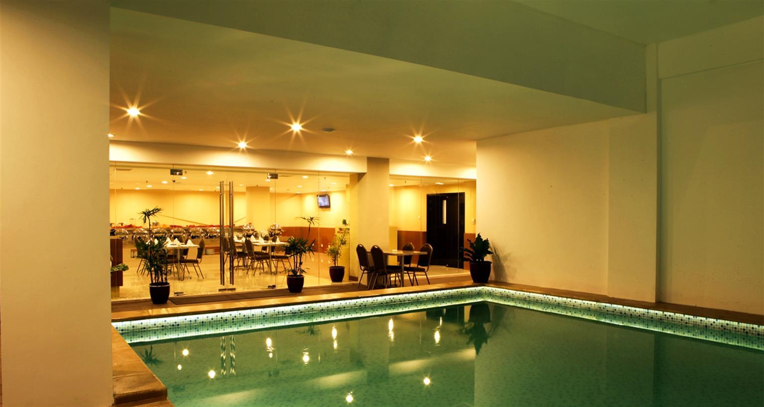 Maestro Hotel Kota Baru Pontianak Esterno foto
