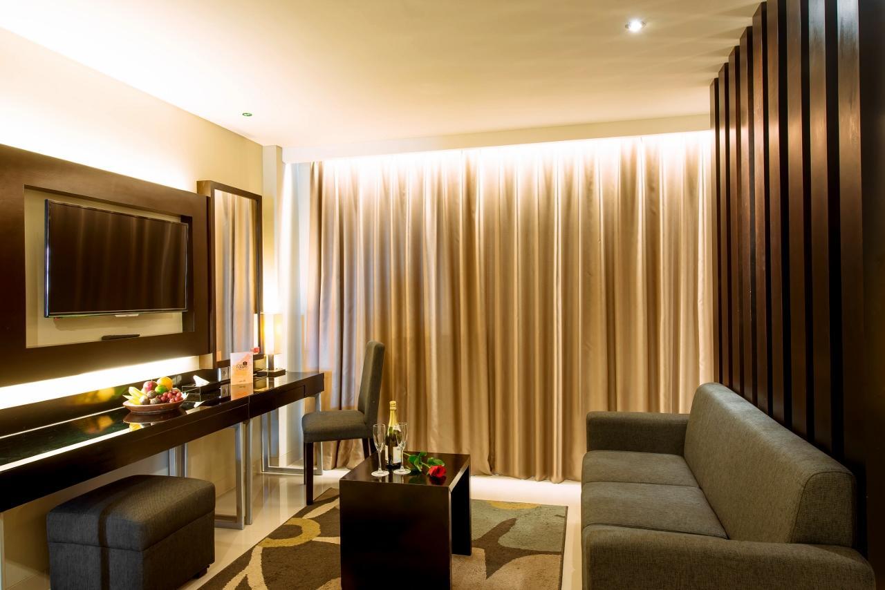 Maestro Hotel Kota Baru Pontianak Esterno foto