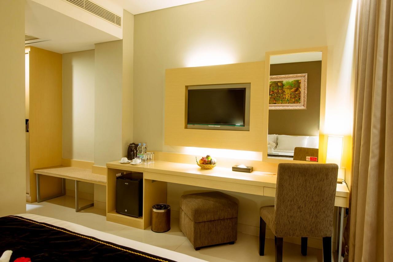 Maestro Hotel Kota Baru Pontianak Esterno foto