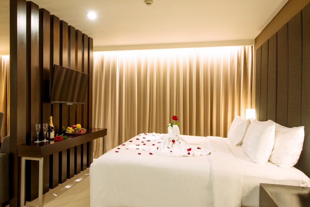 Maestro Hotel Kota Baru Pontianak Esterno foto