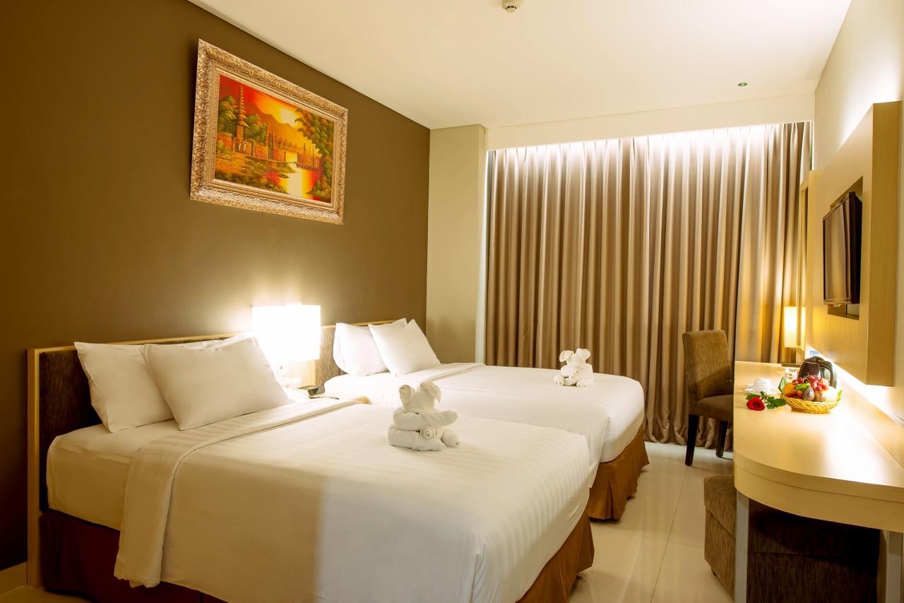 Maestro Hotel Kota Baru Pontianak Esterno foto