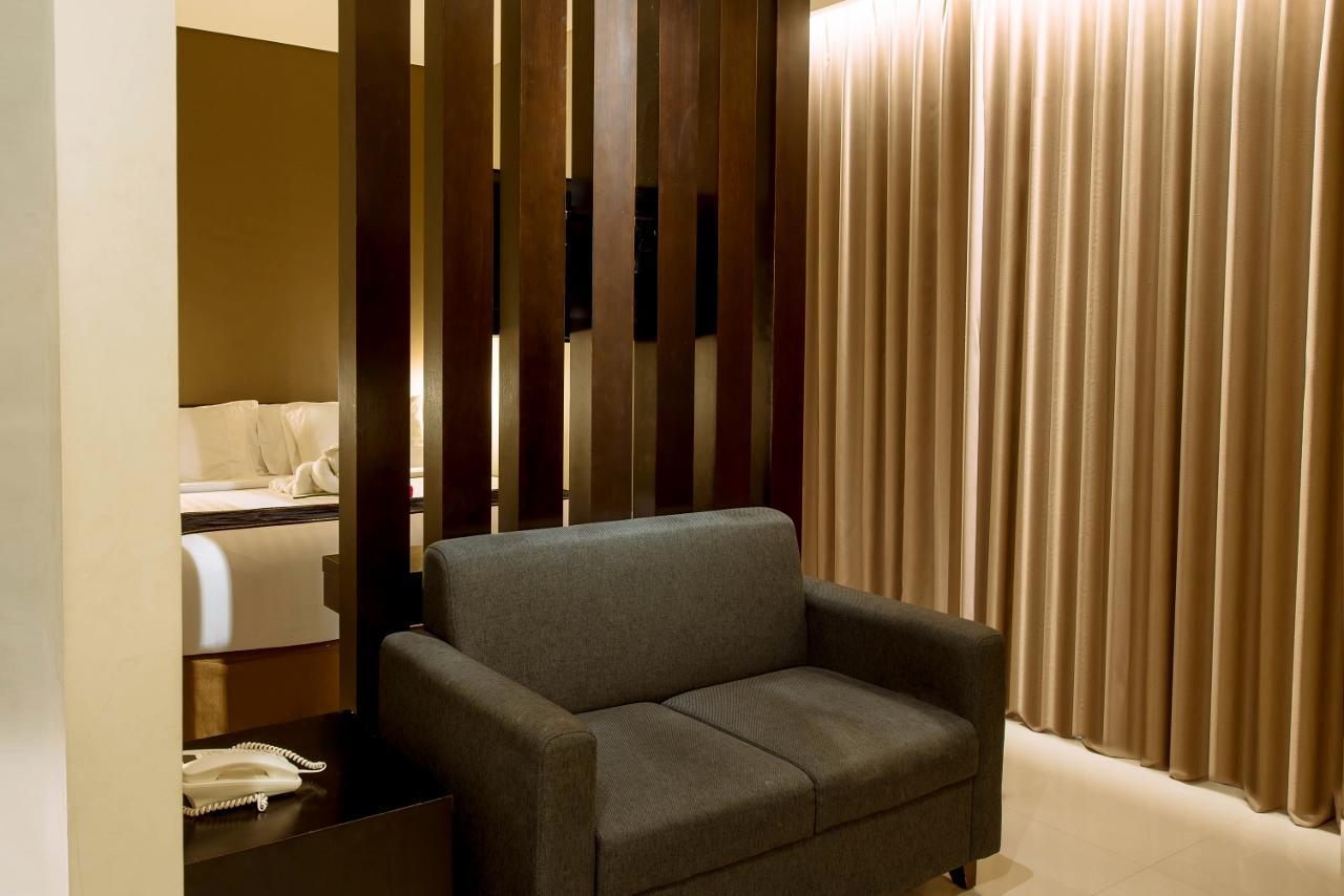 Maestro Hotel Kota Baru Pontianak Esterno foto