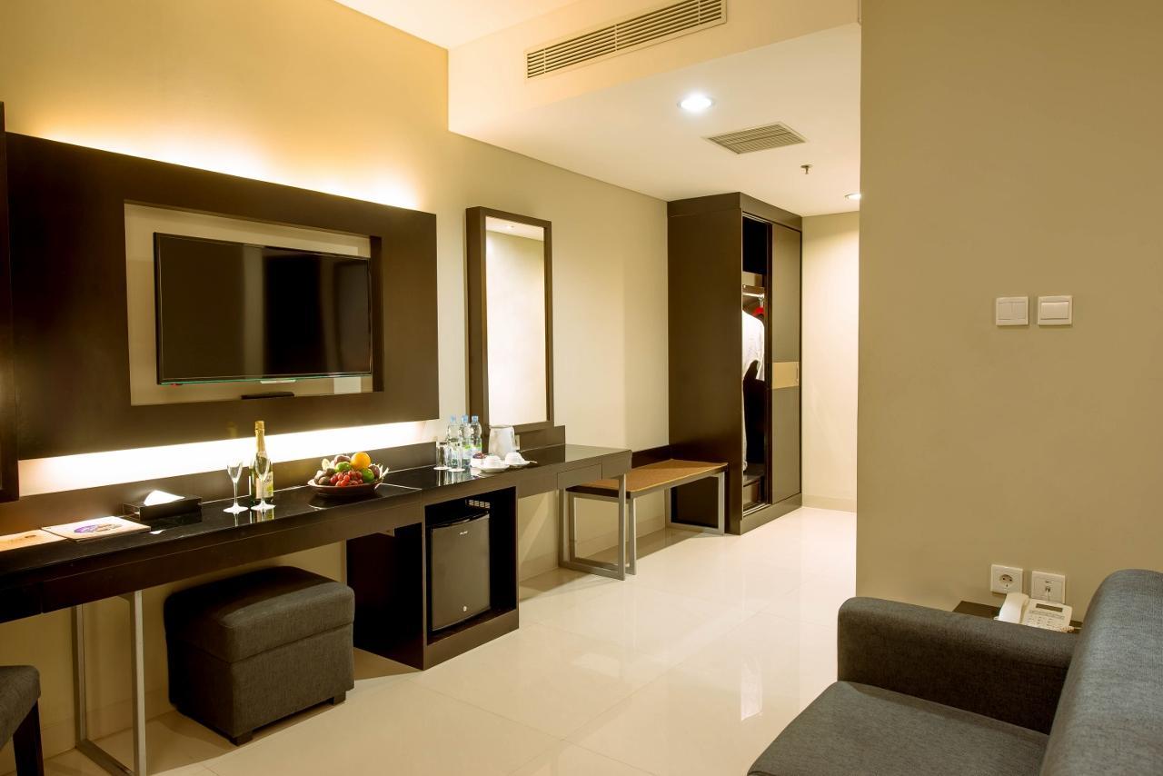 Maestro Hotel Kota Baru Pontianak Esterno foto