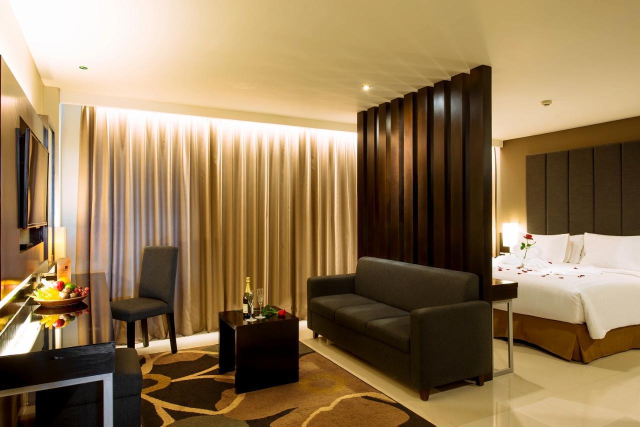 Maestro Hotel Kota Baru Pontianak Esterno foto