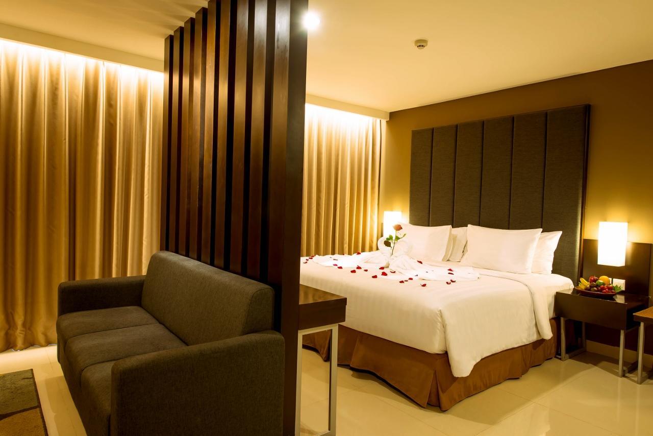 Maestro Hotel Kota Baru Pontianak Esterno foto