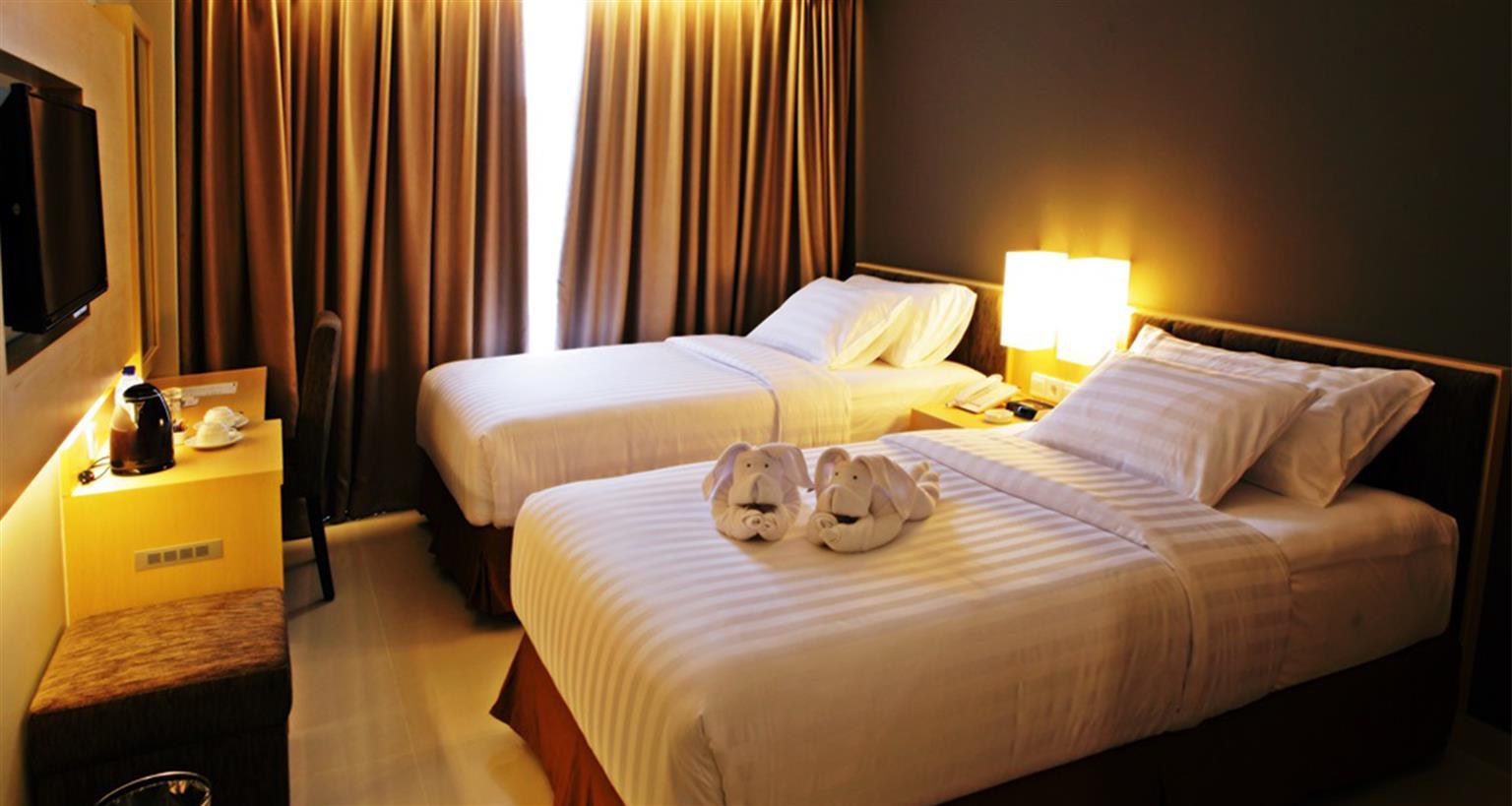 Maestro Hotel Kota Baru Pontianak Esterno foto