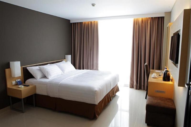 Maestro Hotel Kota Baru Pontianak Esterno foto