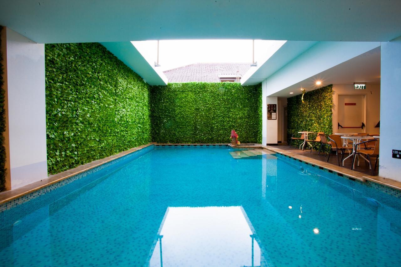 Maestro Hotel Kota Baru Pontianak Esterno foto
