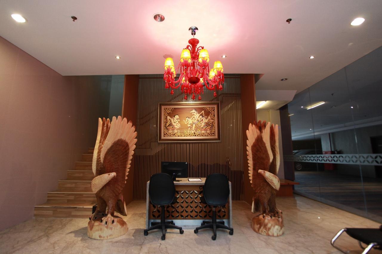 Maestro Hotel Kota Baru Pontianak Esterno foto