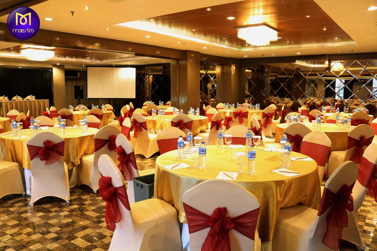 Maestro Hotel Kota Baru Pontianak Esterno foto