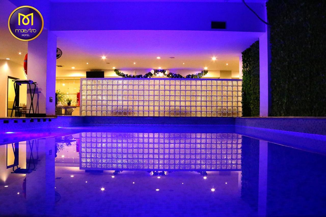 Maestro Hotel Kota Baru Pontianak Esterno foto