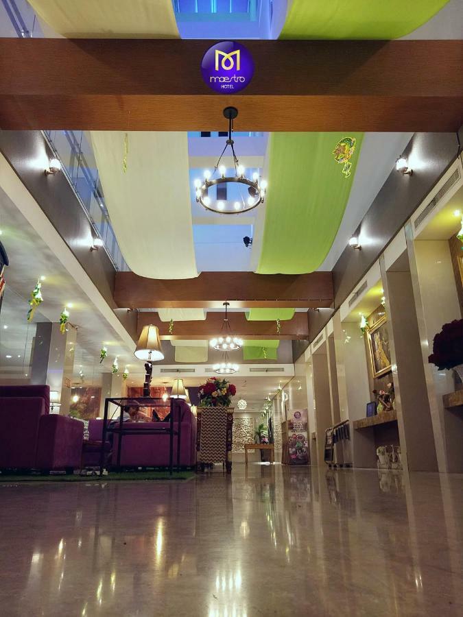 Maestro Hotel Kota Baru Pontianak Esterno foto