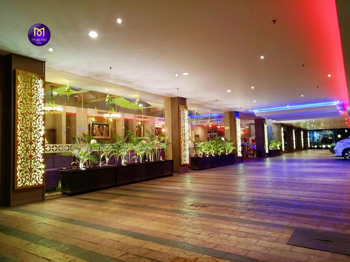 Maestro Hotel Kota Baru Pontianak Esterno foto